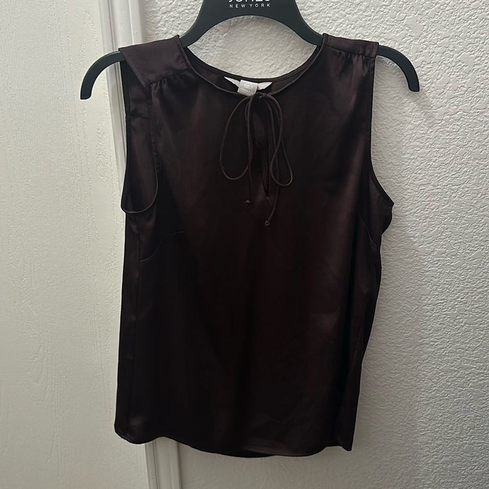 H&M sleeveless burgundy top